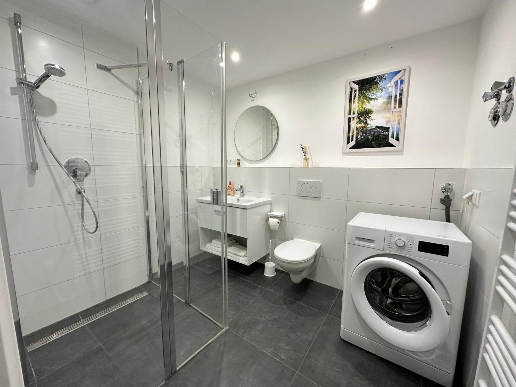 Modernes Apartment I Parkplatz I Terrasse Блумберг Екстериор снимка